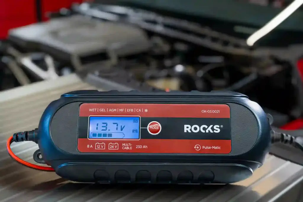ROOKS Elektrooniline nutikas akulaadija SMART 12/24V 8 A 230 AH LCD, lisatarvikute komplekt