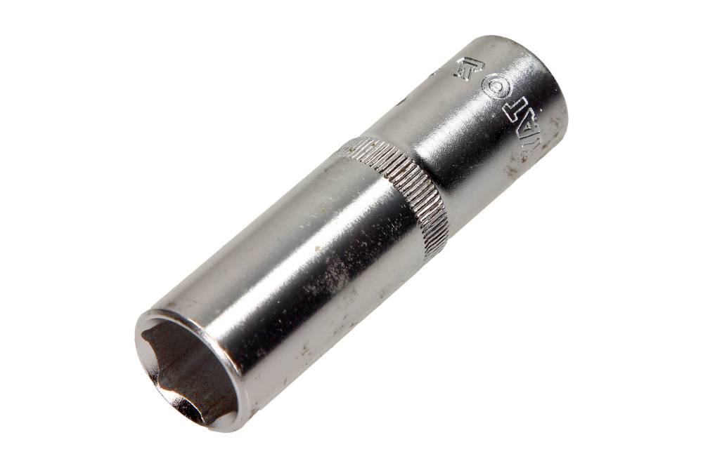 YATO Padrun 1/2 16 mm kuuskant pikk