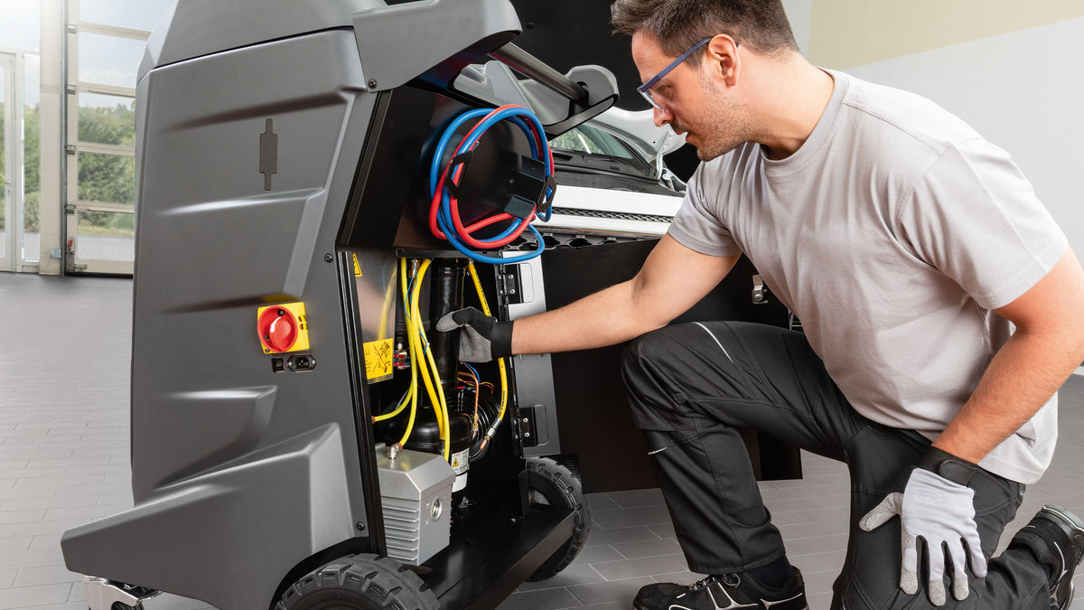 Bosch ACS 663-RI tippklassi seade R1234yf kliimaseadmete hoolduseks (koos külmaaine identifikaatoriga)