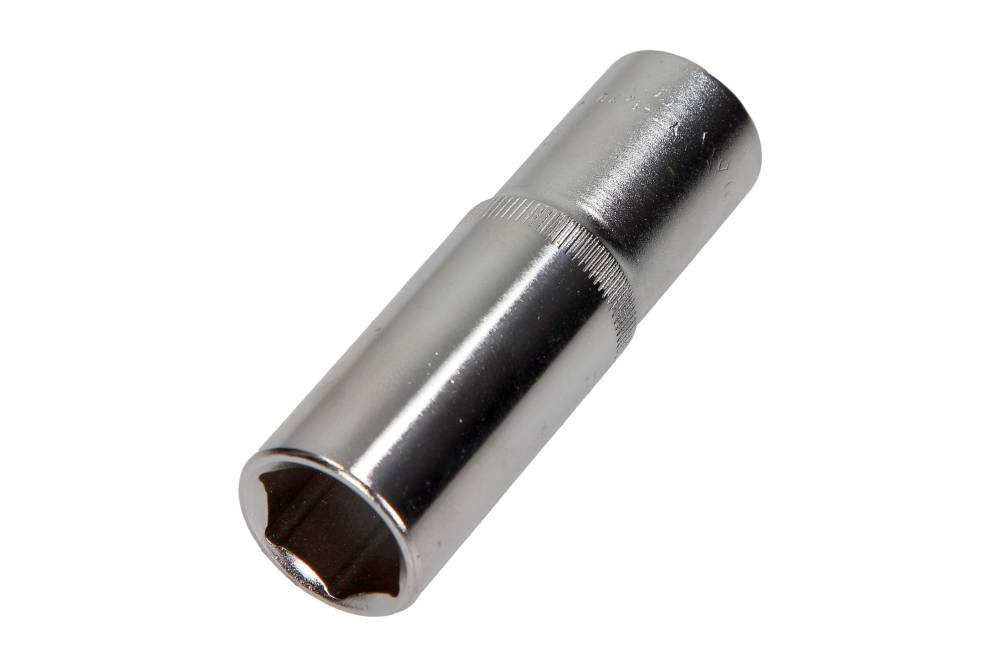 YATO Padrun 1/2 17 mm kuuskant pikk
