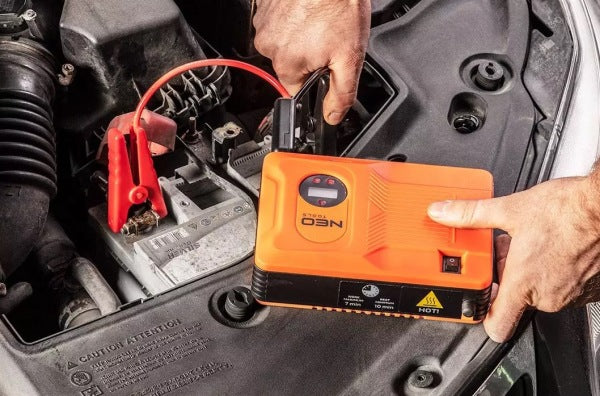 NEO Tools Käivitusabiseade JUMPSTARTER, akupank 14 Ah, kompressor 3,5 bar, käivitusvool 400 A